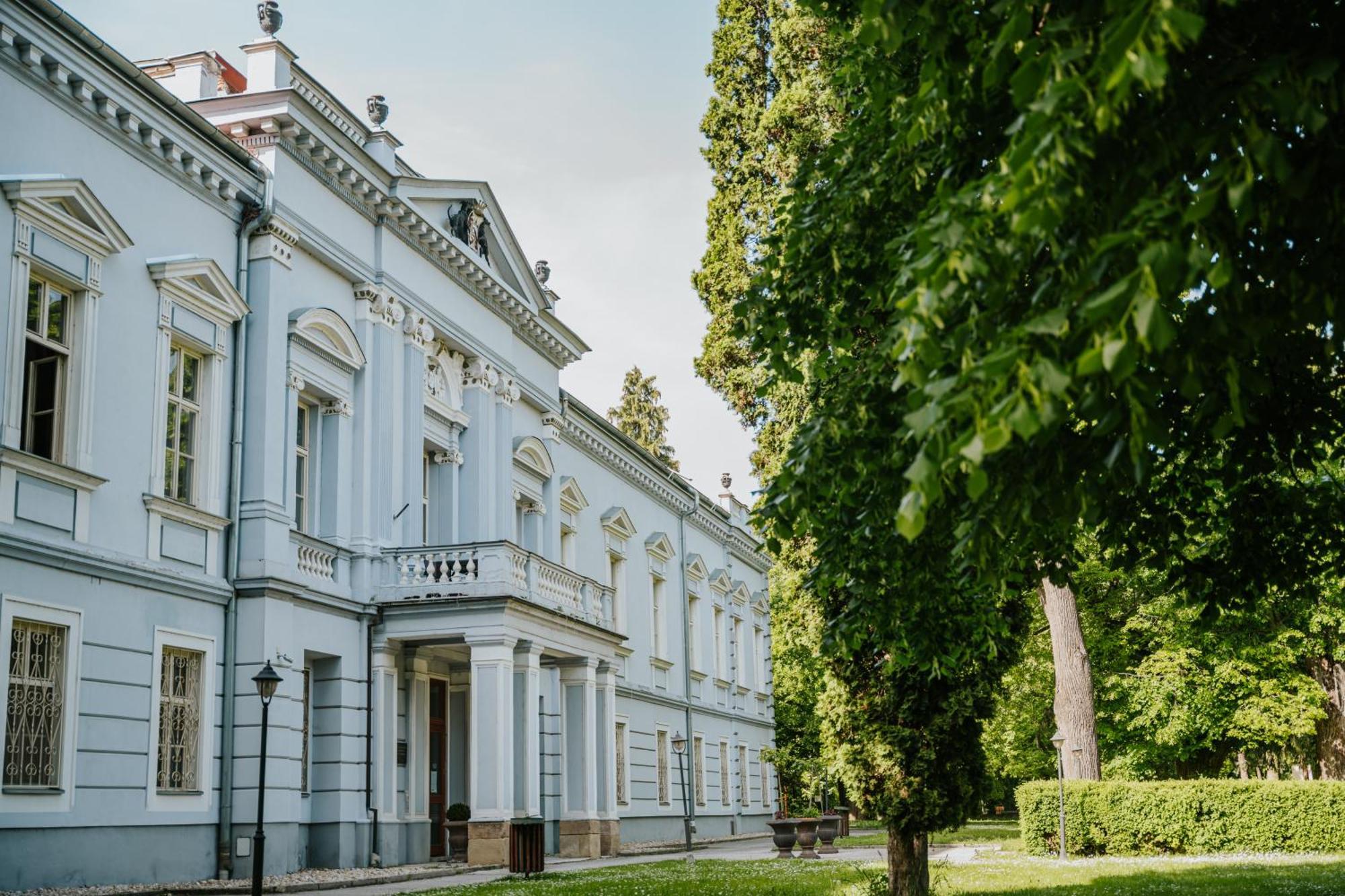 Hotel Kaštieľ Mojmírovce Exterior foto